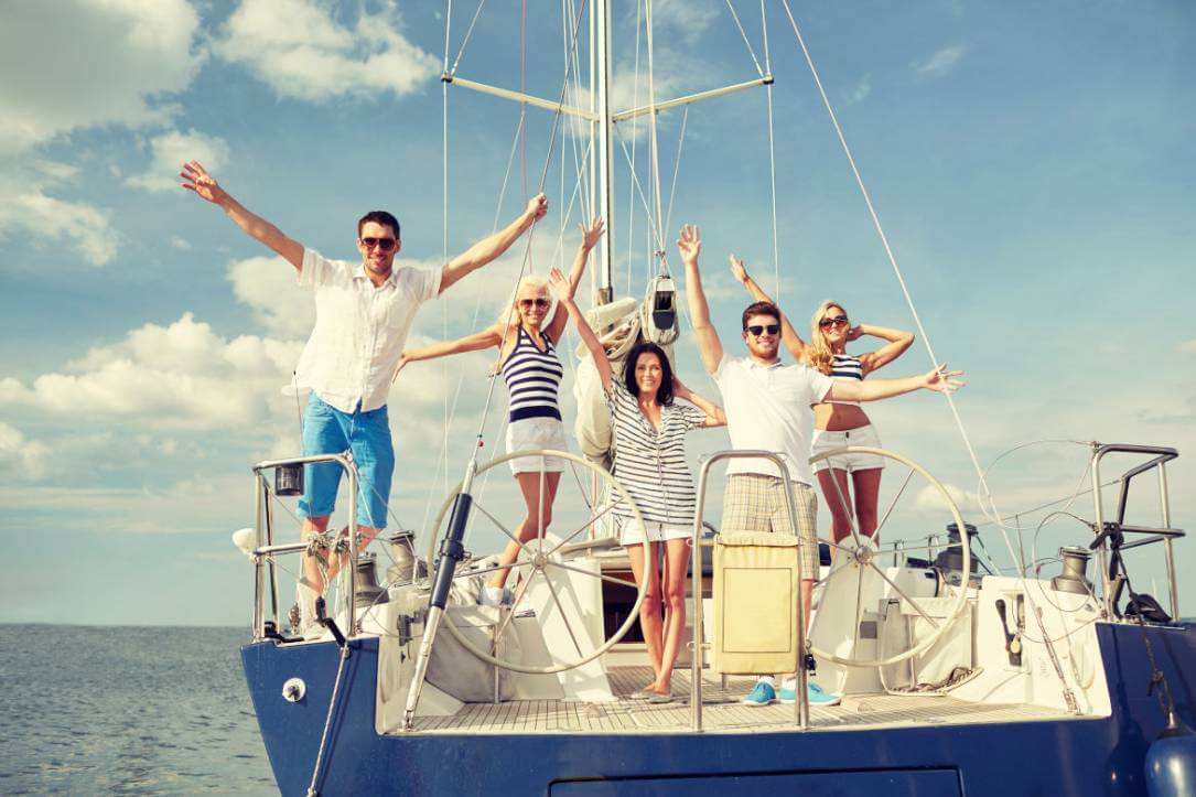 monde sur bateau